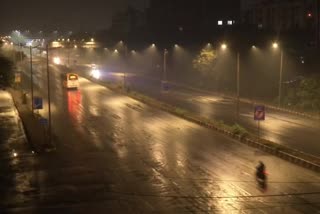 Mumbai experiences a light shower of rainfall