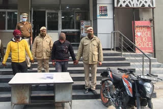 Delhi Police arrested 2 accused in connection with robbery of money changer in Badarpur
