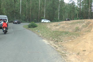 The bend on Mattupetty Road poses a threat to the lives of tourists  വിനോദ സഞ്ചാരികളുടെ ജീവന് ഭീഷണിയായി മാട്ടുപ്പെട്ടി റോഡിലെ കൊടുംവളവ്  മാട്ടുപ്പെട്ടി റോഡിലെ കൊടുംവളവ്  ഇടുക്കി വാര്‍ത്തകള്‍  മൂന്നാര്‍ വാര്‍ത്തകള്‍  munnar news  idukki accident latest news