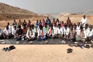 farmers-protest-for-compensation-of-dindi-project-at-dindi-in-nagarkurnool-district