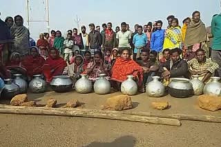 villagers protesting for water problem