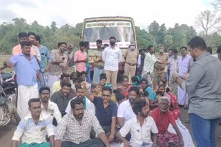 road picketing protest against district administration in mayiladuthurai