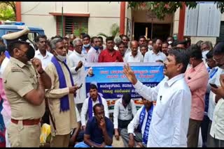 protest against  advocate murder in mandya