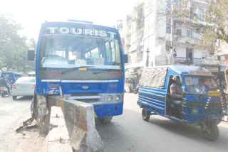 Postal Service Bus brakes fail