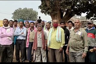 Farmers in problem due to lack of gunny bags in paddy procurement centers in balodabazar