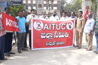 AITUC dharna in nirmal collectorate for wage rates