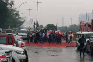 difficulties of farmers increased due to light rainfall at chilla border in noida