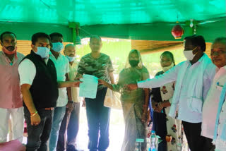 Geedam Nagar Panchayat President and Councilors met Superintendent of Police Dr. Abhishek Pallava under the leadership of MLA Devati Karma IN dantewada