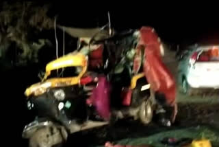 Accident of auto rickshaw and truck coming to Nagpur