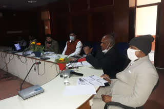 crops damaged in Karauli, ओलावृष्टि से खराब हुई फसल, सप्ताहिक समीक्षा बैठक का आयोजन, Weekly review meeting