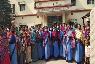There are no female health workers in the health center in baleswar