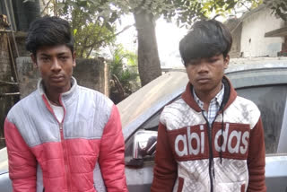 दो युवक गिरफ्तार