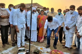 Joint nizamabad dccb chairman starts the construction of govt double bed rooms in banswada, Kamareddy