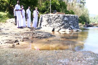 civilians protest ove forest officers attempt to demolish well  എറണാകുളം  കുടിവെള്ള കിണർ മൂടാനെത്തിയ വനപാലകരെ തിരിച്ചയച്ചു  കോതമംഗലം  കുട്ടമ്പുഴ  forest officers attempt to demolish well  ernakulam  ernakulam local news