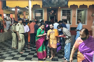 Bantwal Actres Tara visits Pannolibile temple