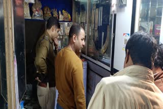 fifteen lakh stolen in jewelry shop in patna