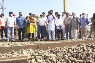 mp margani bharath visited railway platform works