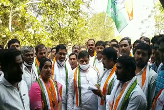 congress leader ponnam prabhakar goud protest at kodimyala in kagityala dsitrict