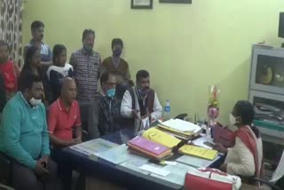 parents-complain-to-deo-against-arbitrariness-of-private-schools-in-bokaro