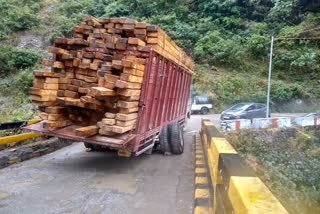 Delhi-Yamunotri highway Dhanaulti truck failure