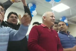 Corona Protocol was broken on Manish Sisodia birthday