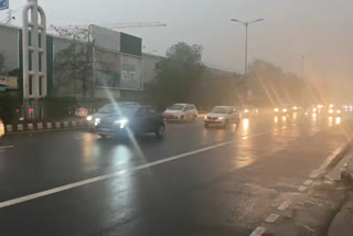 Rain lashes out many part of delhi