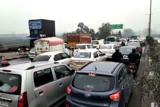 Long jam after rain in Delhi,  People are also late in going to office and work