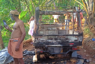 ഇരിട്ടി  ഓട്ടോറിക്ഷ കത്തി നശിച്ച നിലയിൽ  autorickshaw  burned