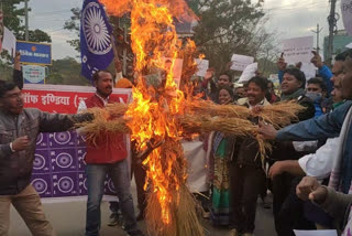 adivasi jan parishad burnt effigy of pm modi in ranchi