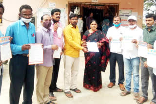 Teachers' Union petition to Narsapur Tehsildar