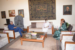 وزیراعلی ممتا بنرجی کی گورنر جگدیپ دھنکر سے ملاقات
