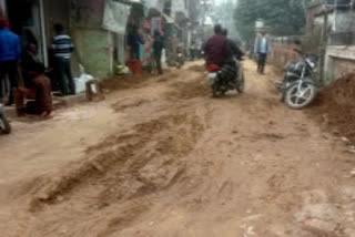 Jaunpur: The condition of roads is worst