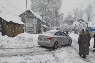 کشمیر: دو درجن سے زائد حاملہ خواتین کو اسپتالوں میں منتقل کیا گیا