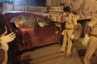 car  hit the lorry four persons died