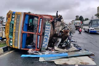 lorry pulty in  Bangalore-Hosur Highway