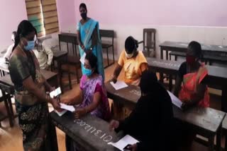 School parent opinion  school reopen parent opinion meet in ramanathapuram  school reopen parent opinion meeting  school reopen parent opinion meeting in ramanathapuram  பள்ளிகள் திறப்பு குறித்து ராமநாதபுரத்தில் பெற்றோர்களிடம் கருத்து கேட்பு  பள்ளிகள் திறப்பு குறித்து பெற்றோர்களிடம் கருத்து கேட்பு  பள்ளிகள் திறப்பு