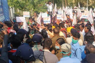 demonstrations of contractual teachers in Asansol