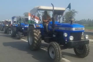 शाहजहांपुर में ट्रैक्टर रैली निकाली गई.