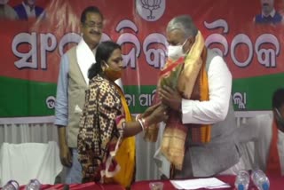 Odisha bjp co in charge Vijaypal Singh Tomar targets state government over mahanga murder case