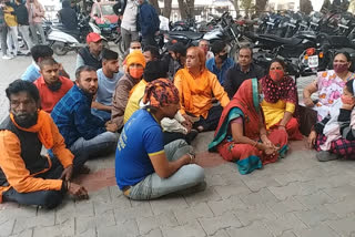 Hinduist organization surrounded the police station in indore