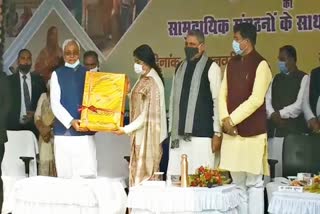 CM Nitish Kumar interacted with Jeevika Didi in Purnia