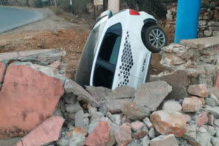 overturned car on nahargarh hill, Jaipur news