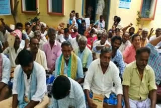 farmers protest in front of yerpedu tahsildar office