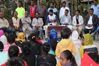 lurin jyoti gogoi stand with victim farmers of mikir bamuni grant