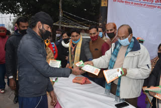 vijay goyal started signature campaign at chandni chowk