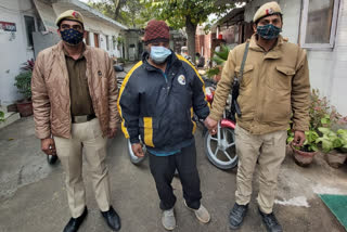 An accused arrested for stealing a vehicle in delhi