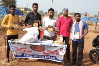 Balod NSUI help TO farmers IN BALOD