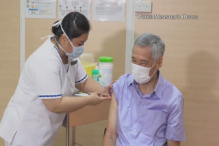 Singapore PM receives COVID-19 vaccine