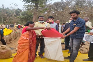 many-farmers-donated-paddy-for-protest-in-mera-dhan-mera-abhiyan-program-in-balrampur