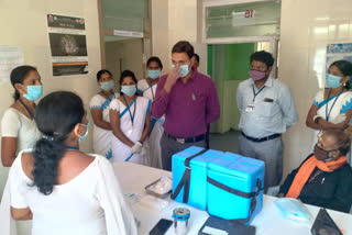 Dr. Varun giving instructions to the staff on the vaccine
